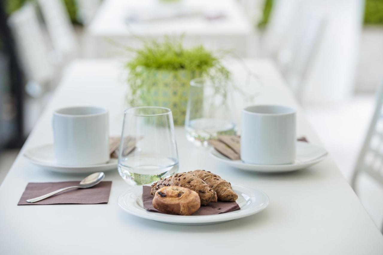 Hatelier Garda Home By Enjoy Garda Hotel Пескьера-дель-Гарда Экстерьер фото