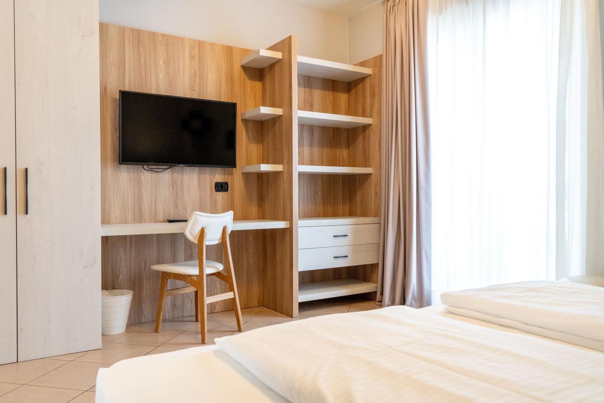 Hatelier Garda Home By Enjoy Garda Hotel Пескьера-дель-Гарда Экстерьер фото
